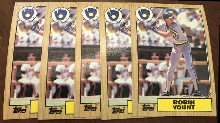 1987 Topps #773 Robin Yount - Lot of (500) (Brewers,Hall-of-Famer) Baseball cards value