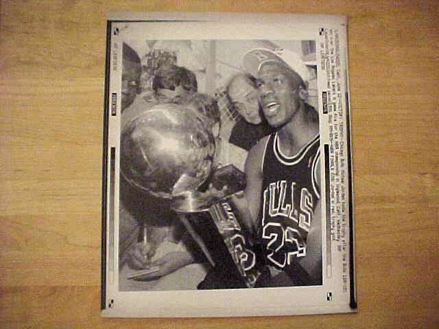 WIREPHOTO: Michael Jordan - [06/12/91] 'Victory Trophy' (Bulls) Baseball cards value