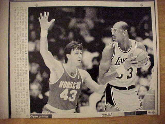 WIREPHOTO: Kareem Abdul-Jabbar - [07/30/89] 'Farewell' (Lakers) Basketball cards value