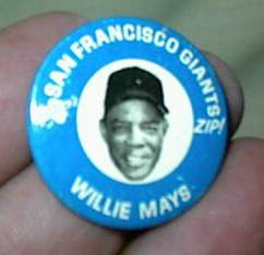 1969 Kelly's Potato Chips Pins #12 Willie Mays (Giants) Baseball cards value