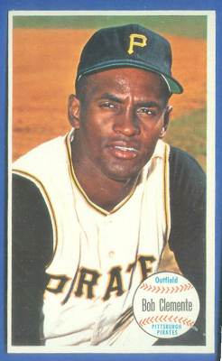 1964 Topps Giants #11 Roberto Clemente (Pirates Hall-of-Famer) Baseball cards value