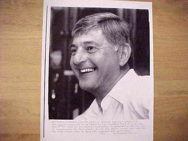 WIREPHOTO: Carl Yastrzemski - {01/09/89} 'Am I In?' (Red Sox) Baseball cards value