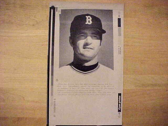WIREPHOTO: Carl Yastrzemski - {01/09/89} 'Yaz Set For Hall?' (Red Sox) Baseball cards