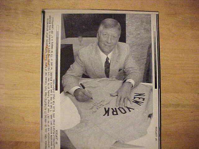 WIREPHOTO: Mickey Mantle - [1991-07/16] AP 'Making It Authentic' (Yankees) Baseball cards value