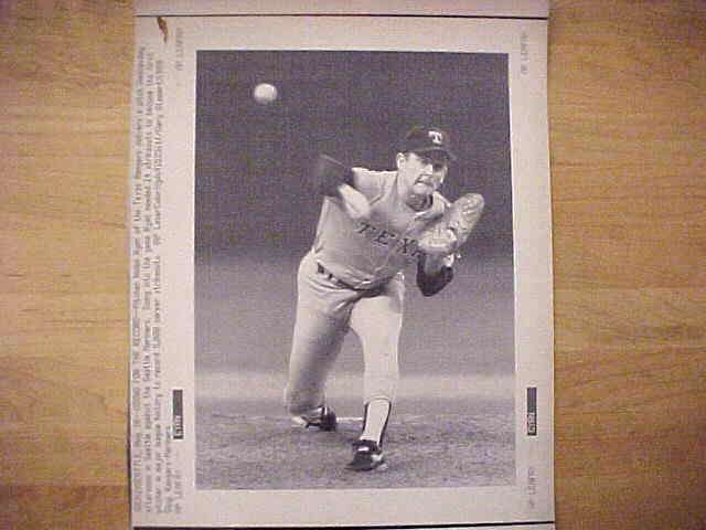 WIREPHOTO: Nolan Ryan - [08/16/89] 'Going For The Record' (Rangers) Baseball cards value