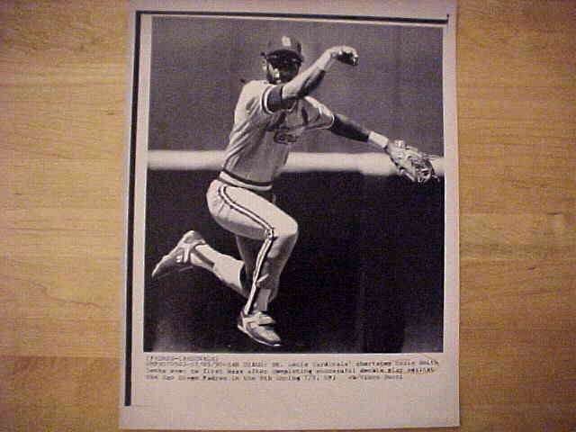 WIREPHOTO: Ozzie Smith - [07/05/90] 'Doubling Up' (Cardinals) Baseball cards value