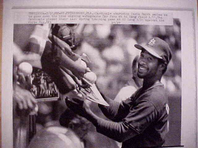 WIREPHOTO: Ozzie Smith - [03/31/88] 'Sign This' (Cardinals) Baseball cards value