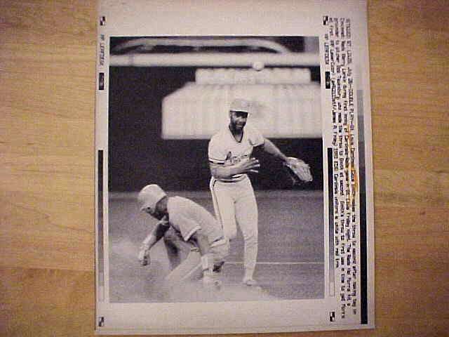 WIREPHOTO: Ozzie Smith - [07/26/91] 'Double Play' (Cardinals) Baseball cards value