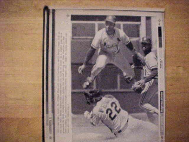 WIREPHOTO: Ozzie Smith - [04/26/87] 'Double Play II' (Cardinals) Baseball cards value