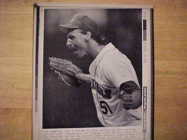 WIREPHOTO: Randy Johnson - [06/03/90] 'Making History' (Mariners) Baseball cards value