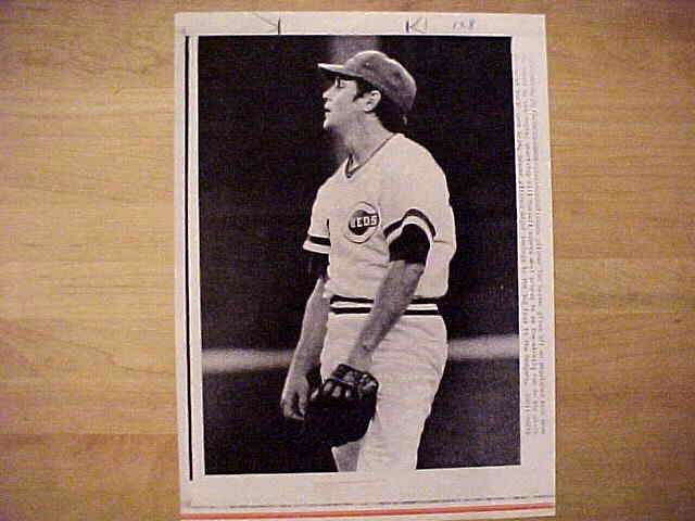 WIREPHOTO: Tom Seaver - {06/25/77} 'Not His Night' (Reds) Baseball cards value