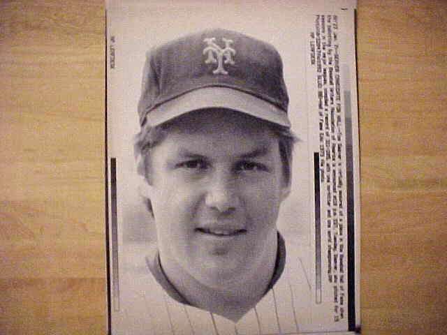 WIREPHOTO: Tom Seaver - [01/07/92] 'Seaver Candidate For Hall' (Mets) Baseball cards value