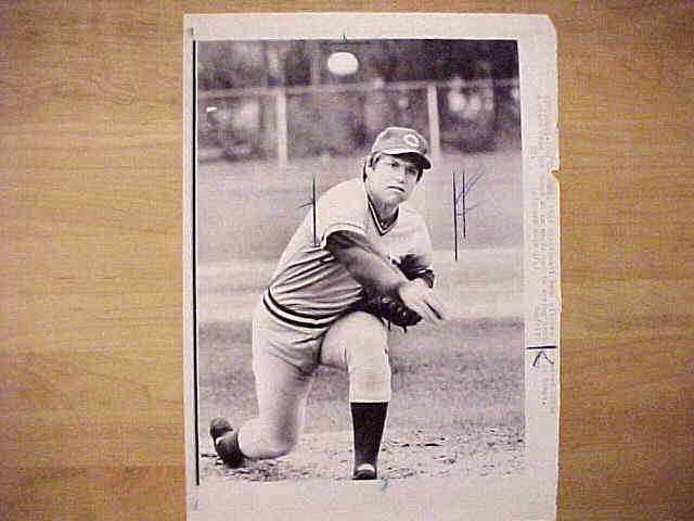 WIREPHOTO: Tom Seaver - {03/06/78} 'Getting Out The Kinks' (Reds) Baseball cards value