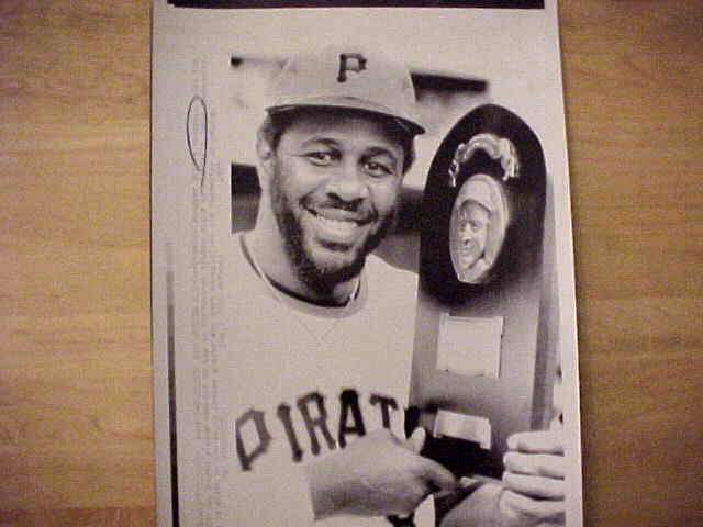 WIREPHOTO: Willie Stargell - [06/07/75] 'Receives Lou Gehrig Award' (Pirate Baseball cards value
