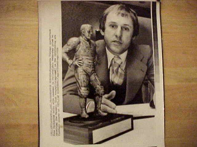 WIREPHOTO: Fran Tarkenton - {01/29/76} 'Tarkenton Honored' (Vikings) Baseball cards