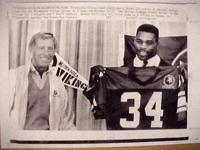 WIREPHOTO: Herschel Walker - {10/12/89} 'New Set Of Horns' (Vikings) Baseball cards