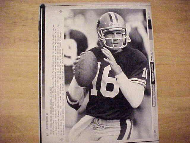 WIREPHOTO: Joe Montana - [01/19/90] 'Getting Ready' (49ers) Football cards value