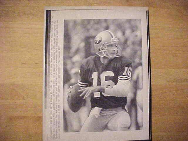 WIREPHOTO: Joe Montana - [01/14/91] 'AP Male Athlete Of The Year' (49ers) Football cards value