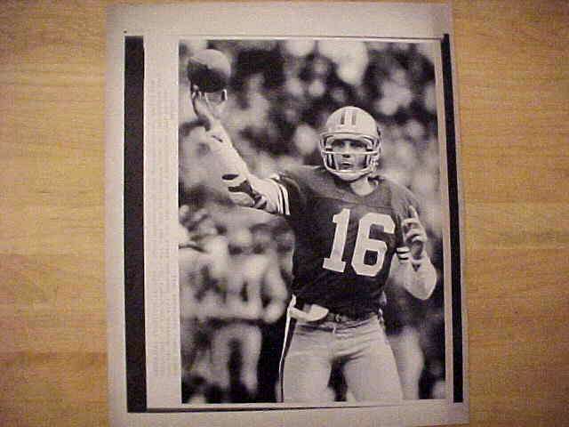 WIREPHOTO: Joe Montana - [01/14/90] 'Headed To The Super Bowl' (49ers) Football cards value