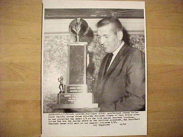 WIREPHOTO: Johnny Unitas - {01/07/65} 'Awarded' (Colts) Football cards value