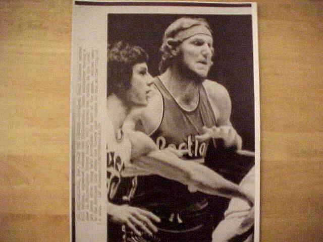 WIREPHOTO: Bill Walton - {11/09/74} 'In The Squeeze' (Trail Blazers) Baseball cards