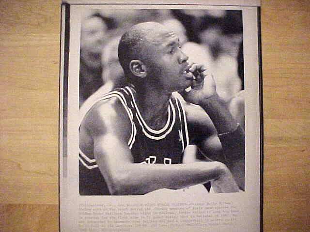 WIREPHOTO: Michael Jordan - [11/30/88] 'High Point Streak Snapped' (Bulls) Baseball cards value