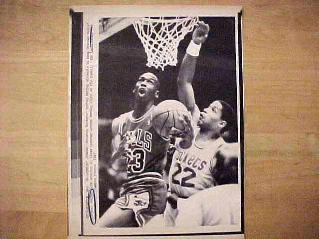 WIREPHOTO: Michael Jordan - [03/16/87] 'Jumpin' Jordan' (Bulls) Baseball cards value