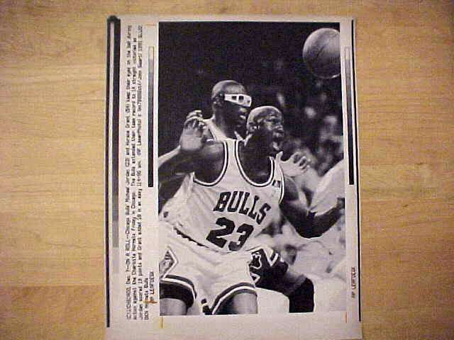 WIREPHOTO: Michael Jordan - [12/07/91] 'On A Roll' (Bulls) Baseball cards value