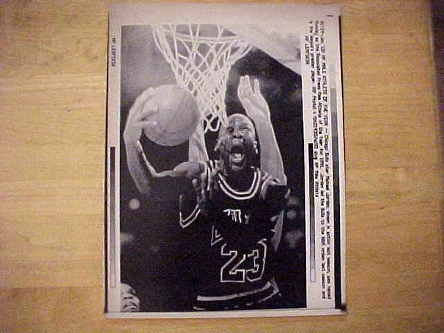 WIREPHOTO: Michael Jordan - [01/13/92] 'AP Male Athlete Of The Year' (Bulls Baseball cards value