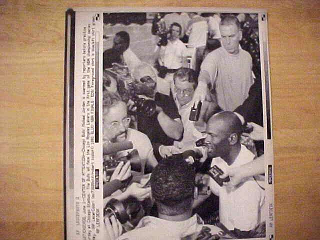WIREPHOTO: Michael Jordan - [06/01/91] 'Center Of Attention' (Bulls) Baseball cards value