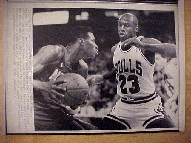 WIREPHOTO: Michael Jordan - [03/03/90] 'Outta My Way' (Bulls) Baseball cards value