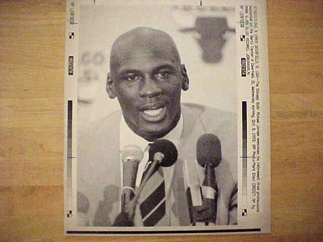 WIREPHOTO: Michael Jordan - [10/06/93] 'That's All' (Bulls) Baseball cards value