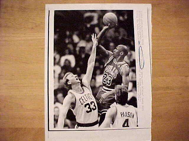 WIREPHOTO: Michael Jordan - [03/04/90] 'Reach Higher' (Bulls) Baseball cards value