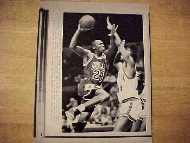 WIREPHOTO: Michael Jordan - [05/17/89] 'Jordan Rally Not Enough' (Bulls) Baseball cards value