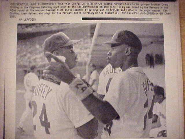 WIREPHOTO: Ken Griffey Jr - [06/09/91] 'Brotherly Talk' (Mariners) Baseball cards value