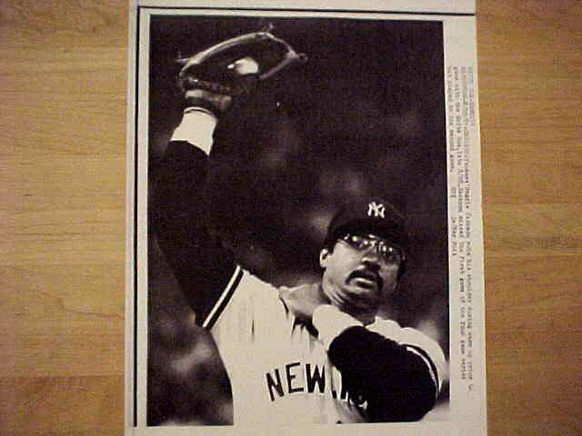 WIREPHOTO: Reggie Jackson - [08/29/81] 'Loosen Up' (Yankees) Baseball cards value
