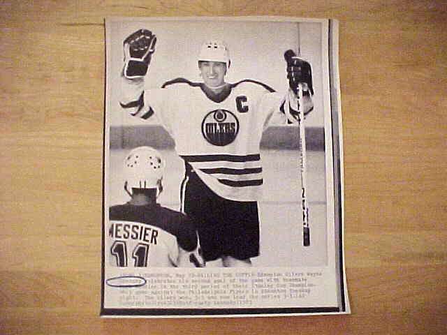 WIREPHOTO [HOCKEY]: Wayne Gretzky - [05/29/85] 'Nailing The Coffin' (Oilers Baseball cards value