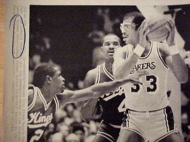 WIREPHOTO: Kareem Abdul-Jabbar - [11/16/84] 'Kareemed!!!' (Lakers) Basketball cards value