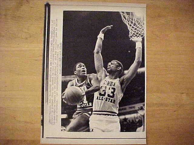 WIREPHOTO: Kareem Abdul-Jabbar - [02/09/86] 'Blocks Bucket!' (Lakers) Basketball cards value