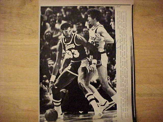 WIREPHOTO: Kareem Abdul-Jabbar - [12/17/80] 'The Force' (Lakers) Basketball cards value