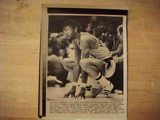 WIREPHOTO: Kareem Abdul-Jabbar - [10/31/79] 'Come Get It' (Lakers) Basketball cards value