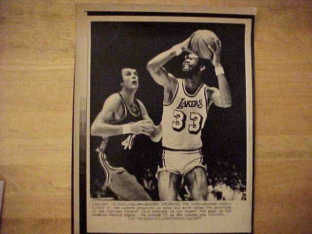 WIREPHOTO: Kareem Abdul-Jabbar - [05/08/77] 'Matching Up' (Lakers) Basketball cards value