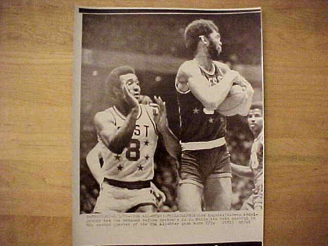 WIREPHOTO: Kareem Abdul-Jabbar - [01/24/77] 'Dominating' (Lakers) Basketball cards value