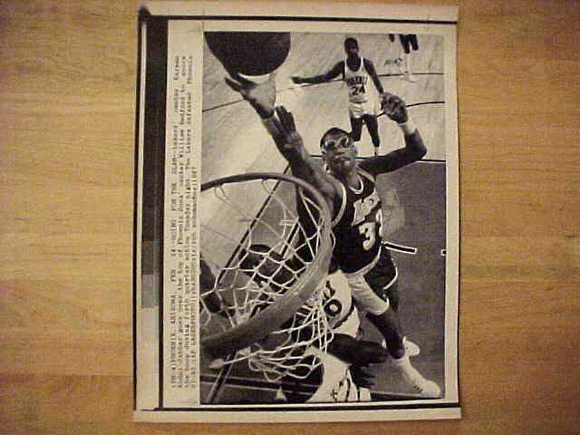 WIREPHOTO: Kareem Abdul-Jabbar - [05/21/86] 'Back Handed Stuff' (Lakers) Basketball cards value