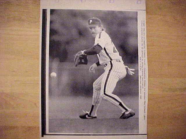 WIREPHOTO: Mike Schmidt - [02/22/89] 'I Can Play That' (Phillies) Baseball cards value