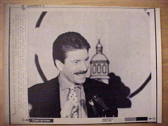 WIREPHOTO: Mike Schmidt - [11/19/86] 'Schmidt Gets The Hat Trick' (Phillies Baseball cards value