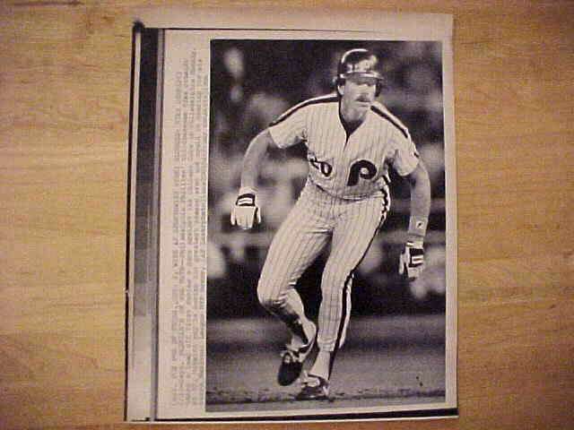 WIREPHOTO: Mike Schmidt - [10/02/86] 'Mike's On The Move' (Phillies) Baseball cards value