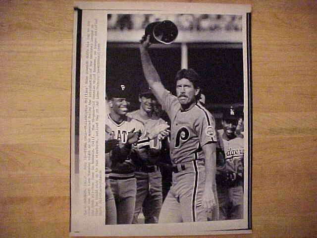 WIREPHOTO: Mike Schmidt - [07/12/89] 'Final Call' (Phillies) Baseball cards value