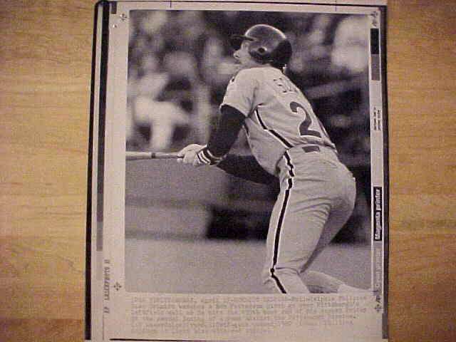 WIREPHOTO: Mike Schmidt - [04/17/87] 'Schmidt Unloads' (Phillies) Baseball cards value