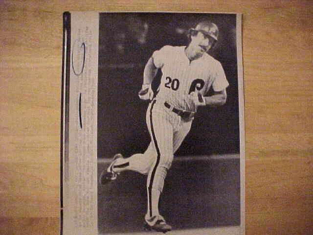 WIREPHOTO: Mike Schmidt - [10/02/80] 'The King Smiles' (Phillies) Baseball cards value